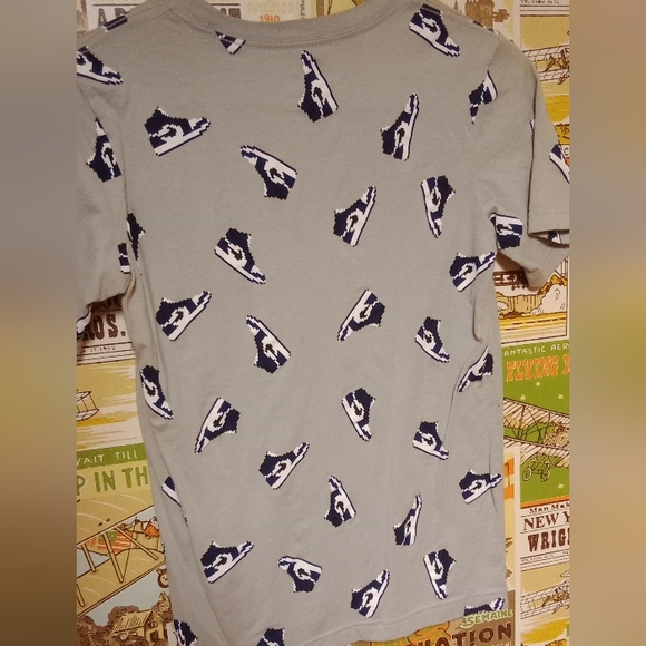 Pixelated Jordan 1 Tee 👟 - Picture 4 of 5